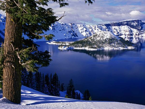 OR, Crater Lake NP View of snowy lake and island